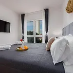 Apartment Luxury Elena -