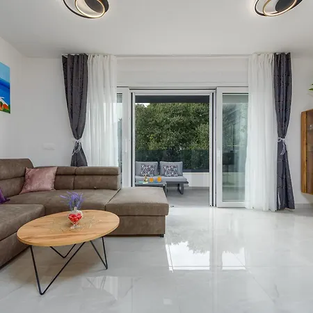 Apartment Luxury Elena -