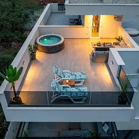 Apartment Luxury Elena - *