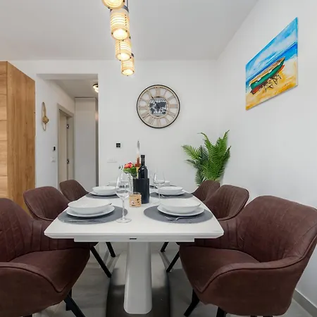 Luxury Elena - *
