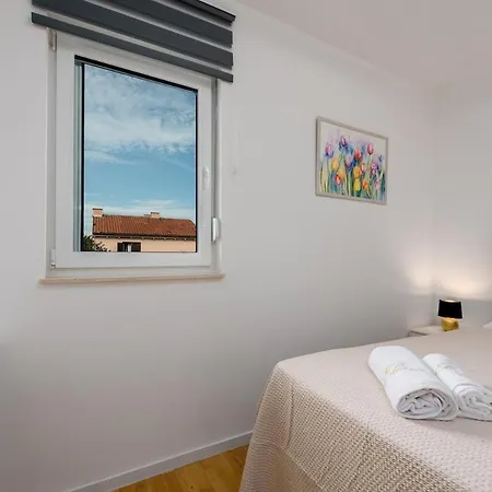 Apartment Luxury Elena - *